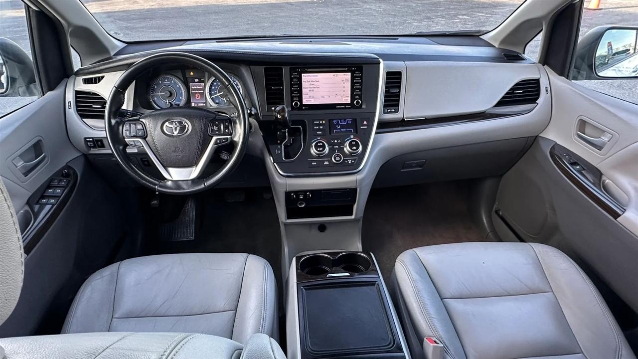 Toyota Sienna XLE Auto Access Seat FWD 7-Passenger (Natl) 2019