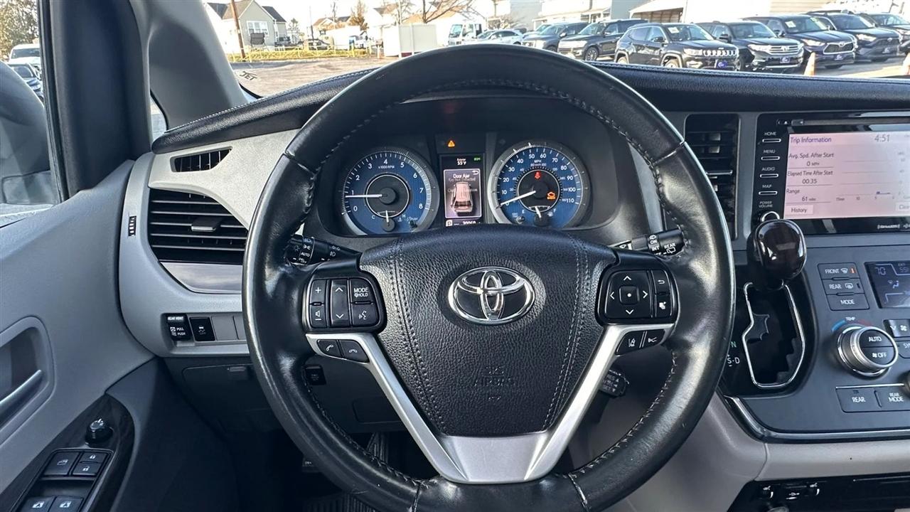 Toyota Sienna XLE Auto Access Seat FWD 7-Passenger (Natl) 2019