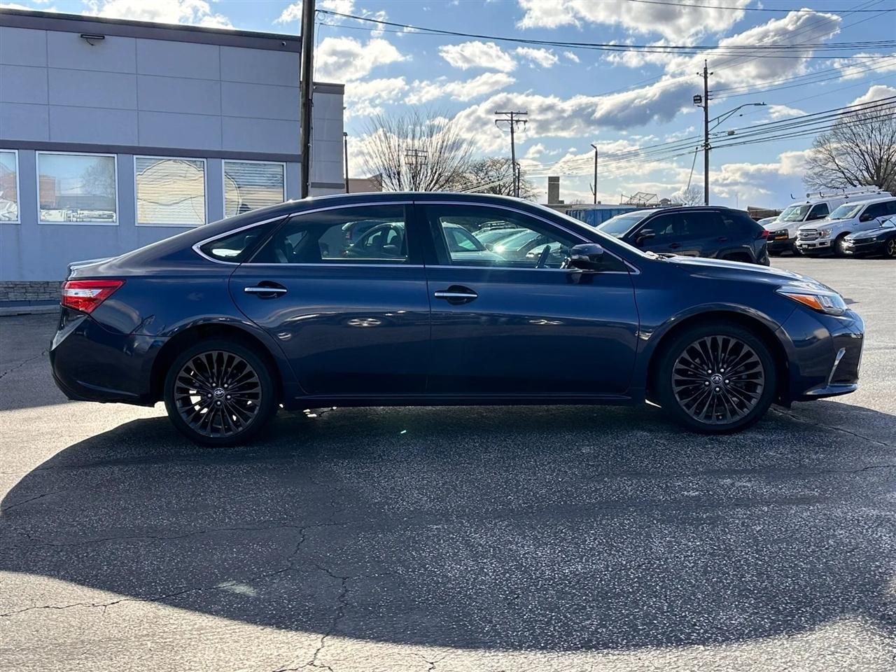 Toyota Avalon 4dr Sdn XLE Premium (Natl) 2016