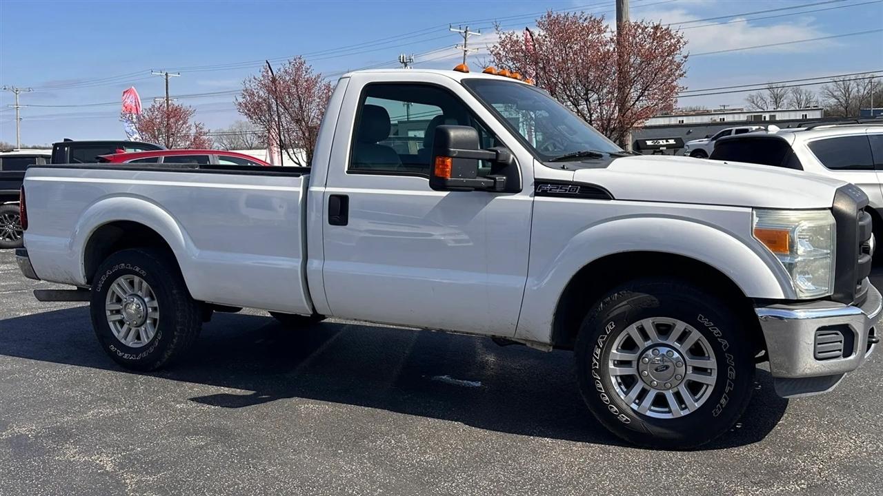 Ford Super Duty F-250 SRW 2WD Reg Cab 137" XLT 2011