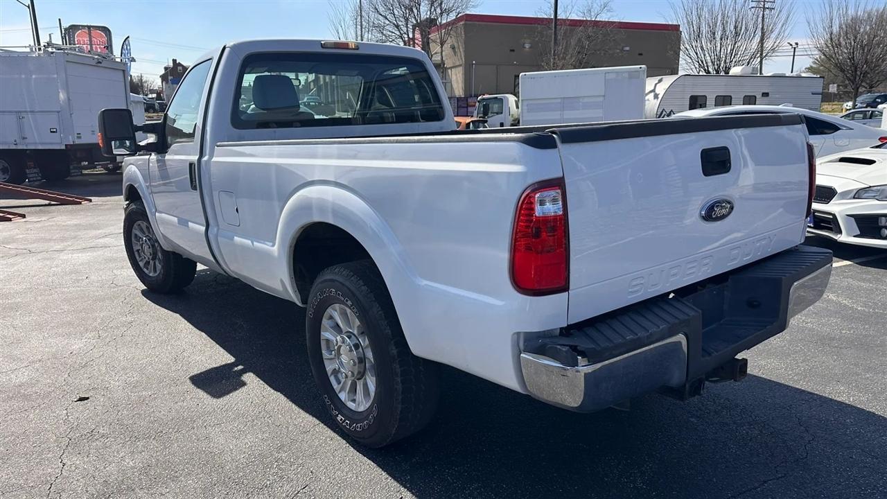 Ford Super Duty F-250 SRW 2WD Reg Cab 137" XLT 2011