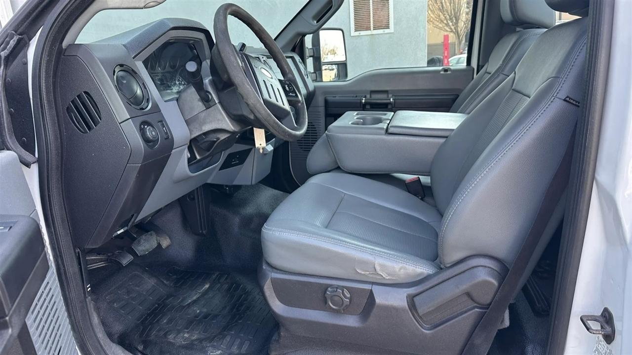 Ford Super Duty F-250 SRW 2WD Reg Cab 137" XLT 2011