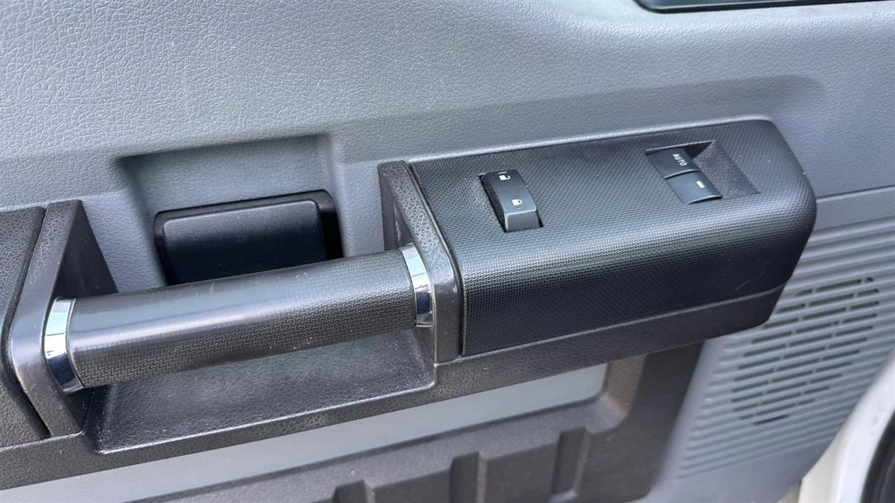 Ford Super Duty F-250 SRW 2WD Reg Cab 137" XLT 2011