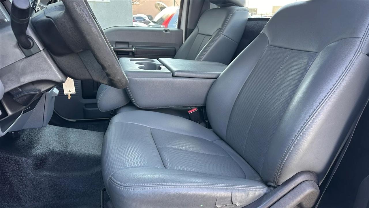 Ford Super Duty F-250 SRW 2WD Reg Cab 137" XLT 2011