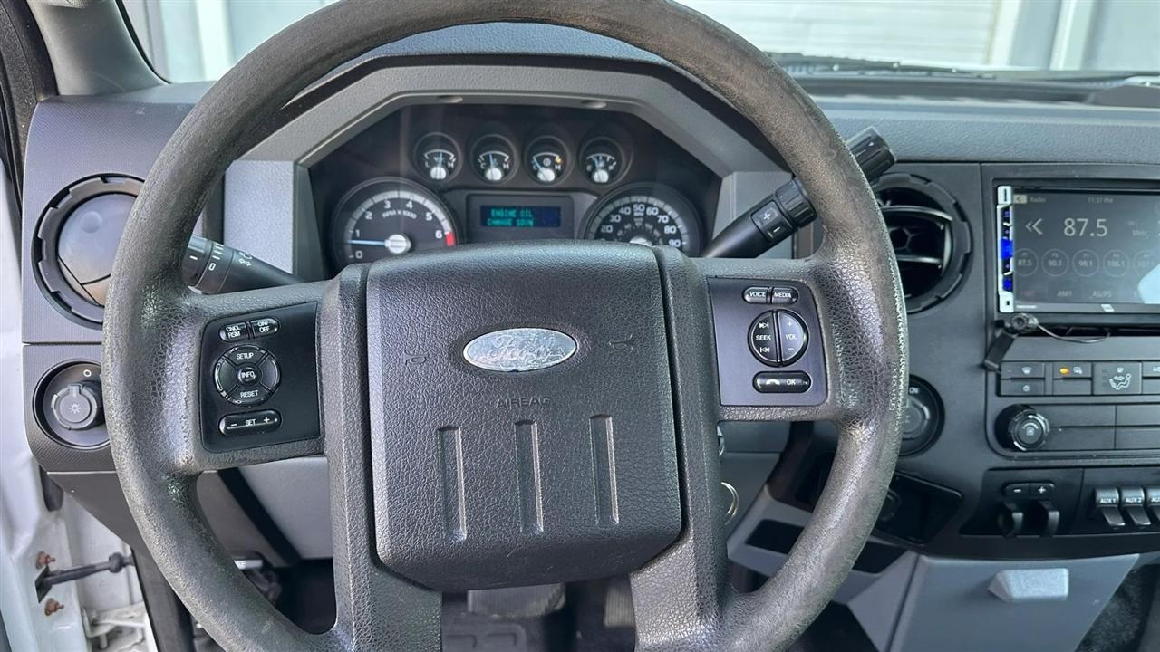 Ford Super Duty F-250 SRW 2WD Reg Cab 137" XLT 2011