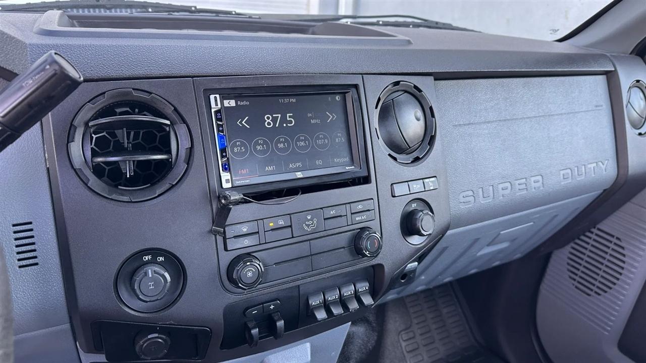 Ford Super Duty F-250 SRW 2WD Reg Cab 137" XLT 2011
