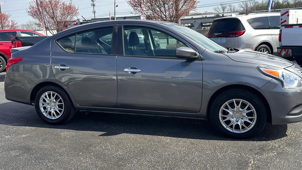 Nissan Versa Sedan SV CVT 2019