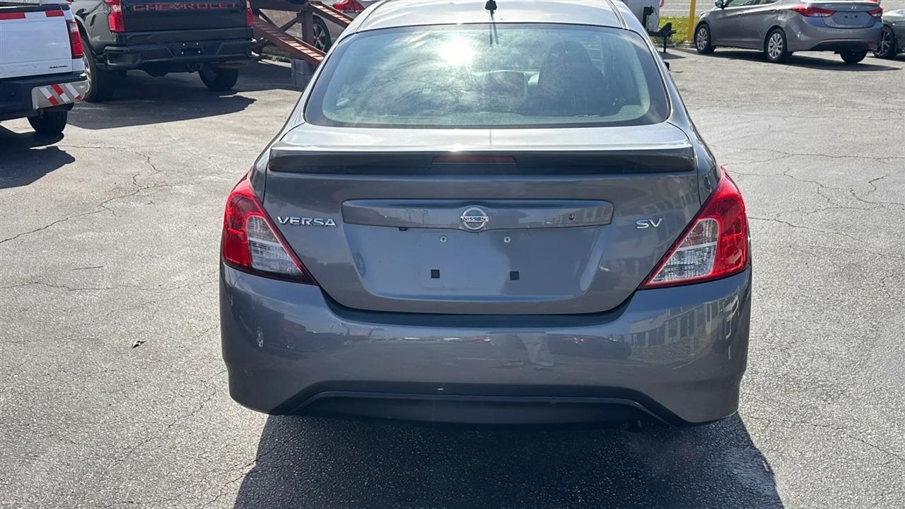 Nissan Versa Sedan SV CVT 2019
