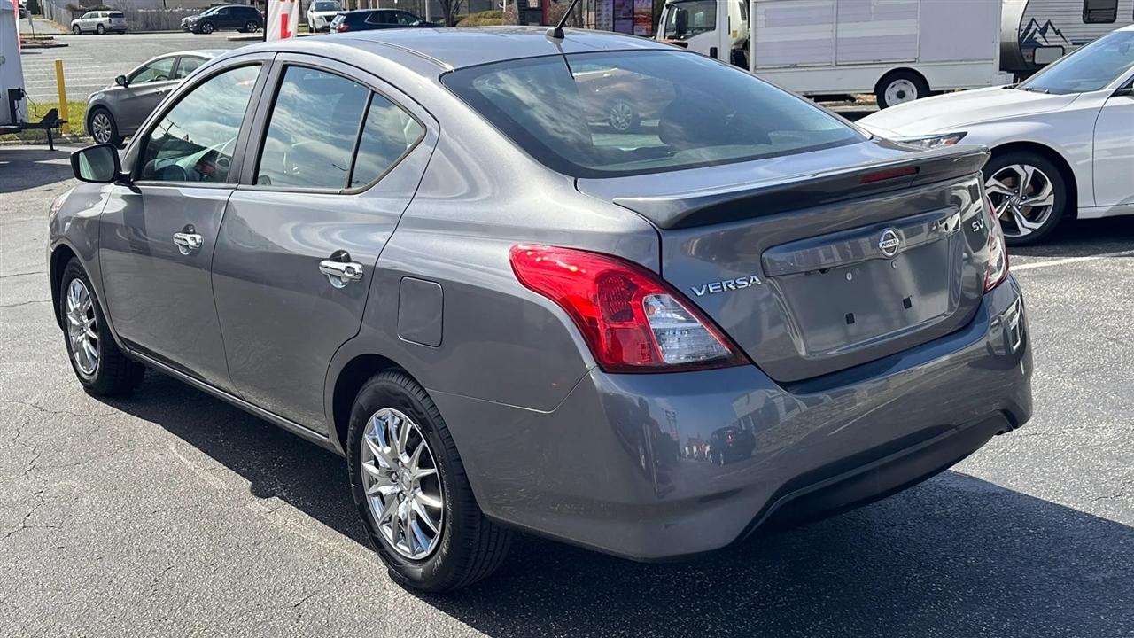 Nissan Versa Sedan SV CVT 2019