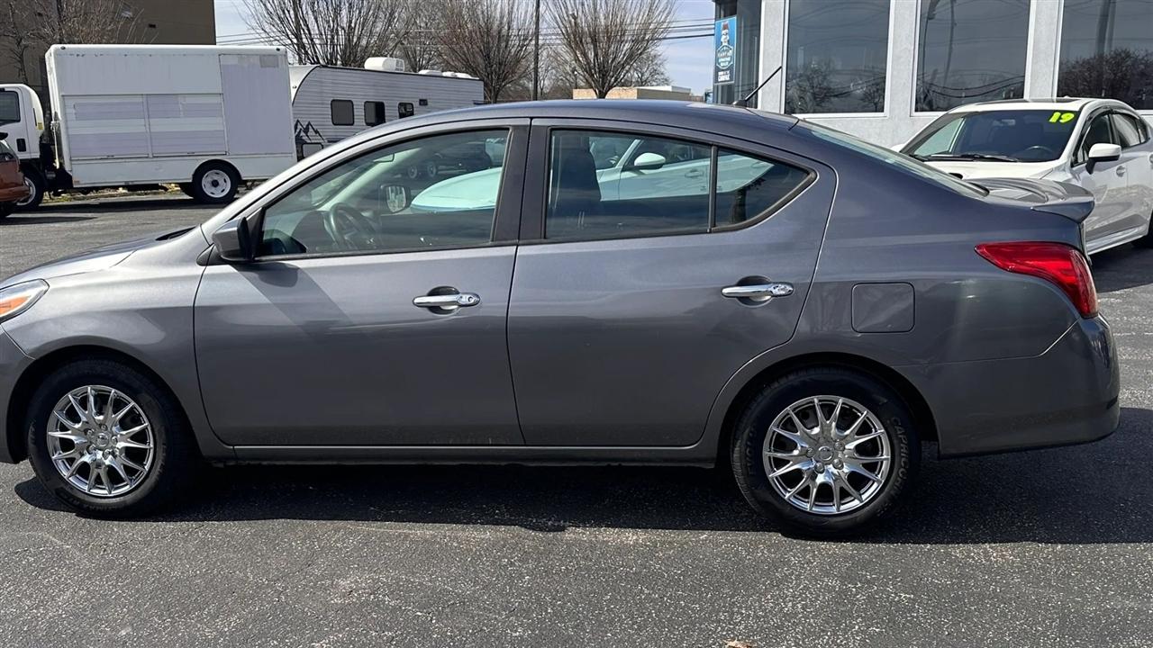 Nissan Versa Sedan SV CVT 2019