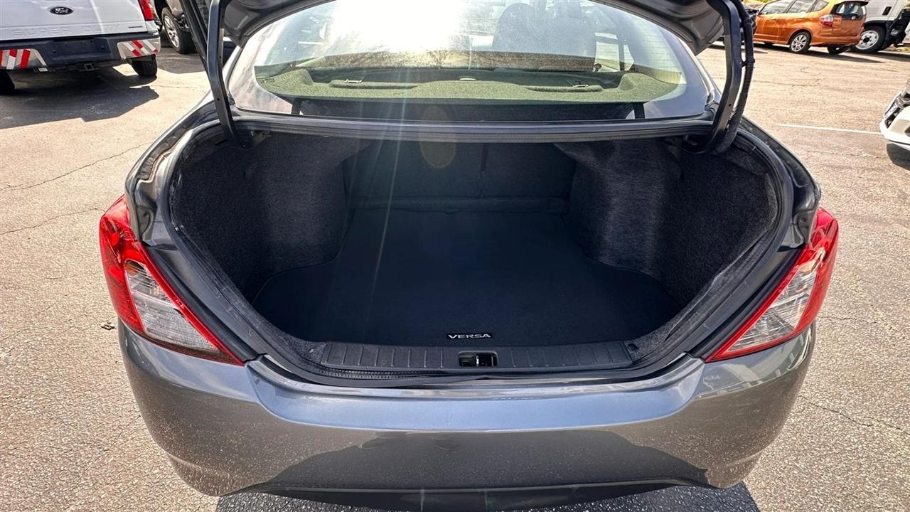 Nissan Versa Sedan SV CVT 2019