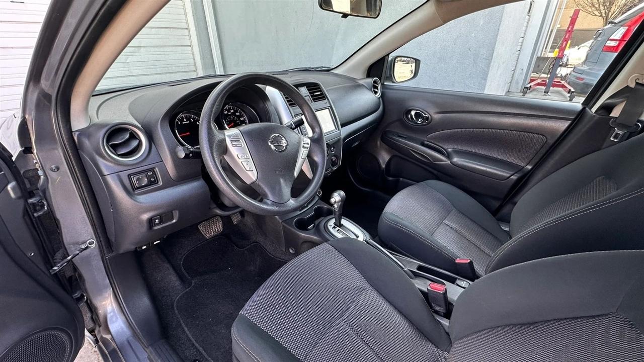 Nissan Versa Sedan SV CVT 2019