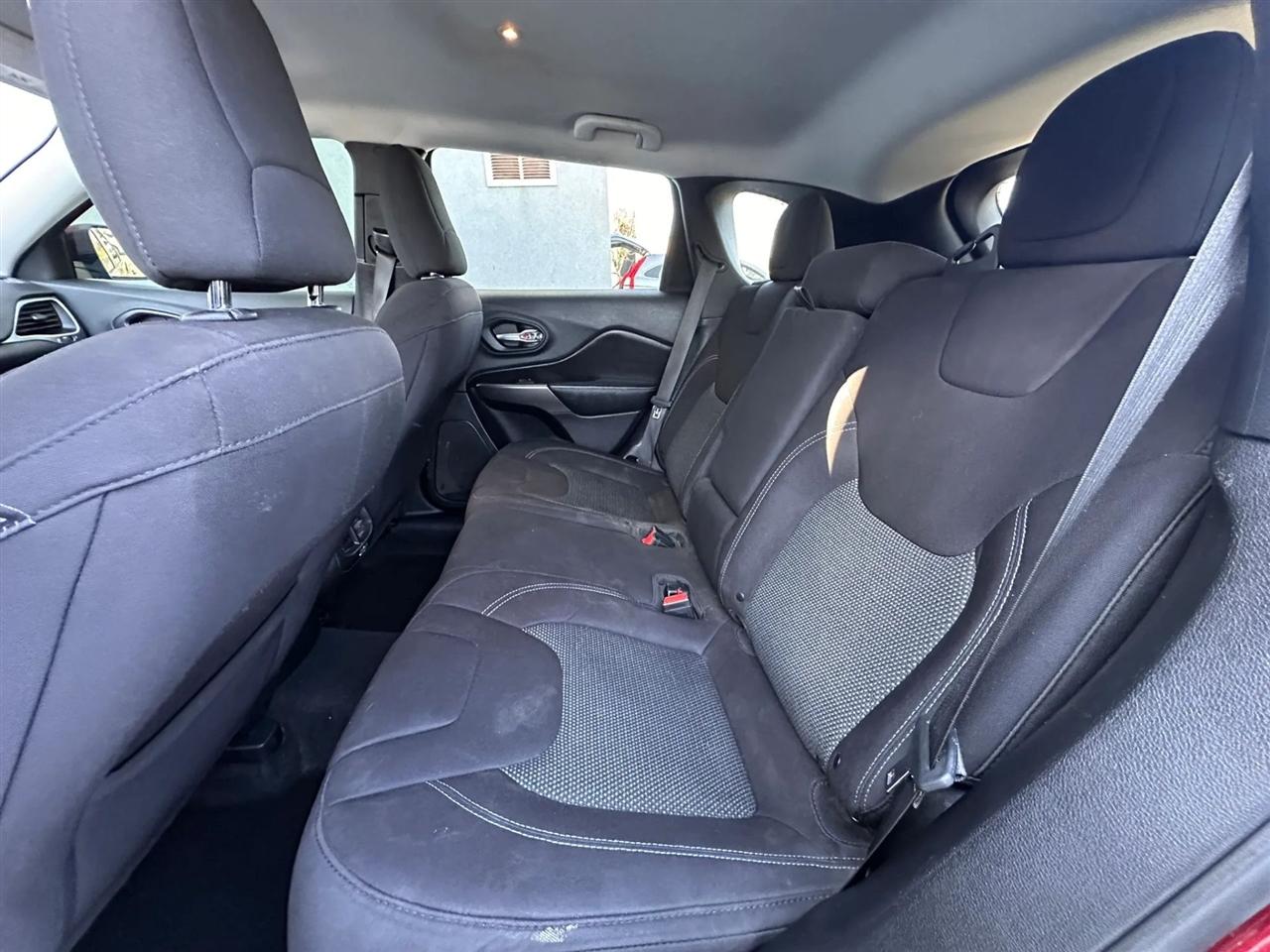 Jeep Cherokee Latitude FWD 2019