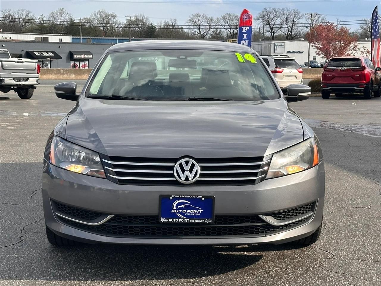 Volkswagen Passat 4dr Sdn 1.8T Auto Wolfsburg Ed PZEV 2014