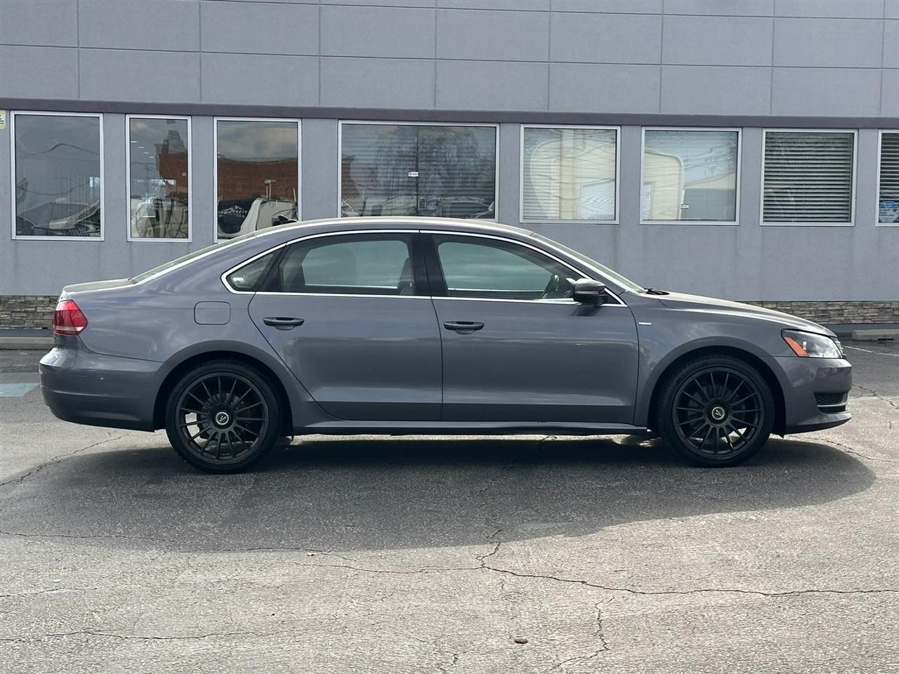 Volkswagen Passat 4dr Sdn 1.8T Auto Wolfsburg Ed PZEV 2014