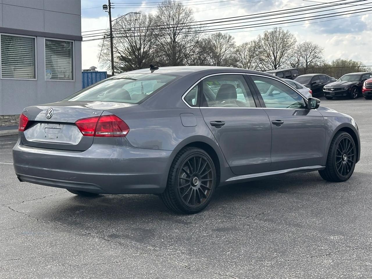 Volkswagen Passat 4dr Sdn 1.8T Auto Wolfsburg Ed PZEV 2014