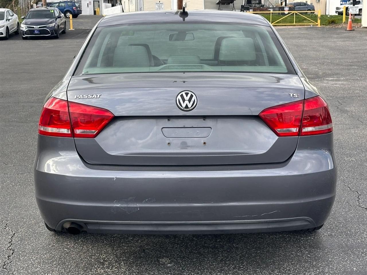 Volkswagen Passat 4dr Sdn 1.8T Auto Wolfsburg Ed PZEV 2014