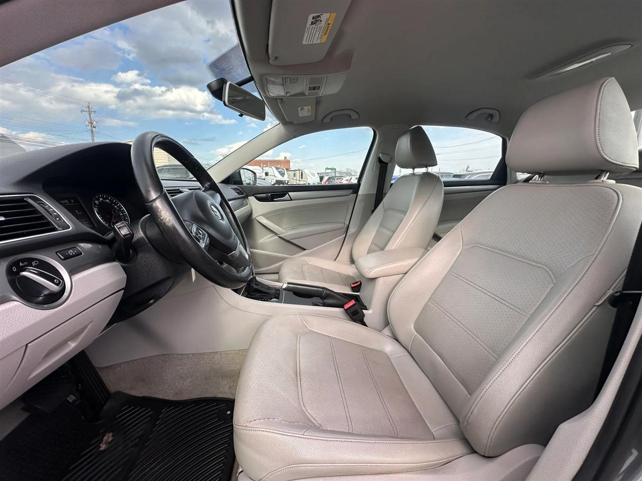 Volkswagen Passat 4dr Sdn 1.8T Auto Wolfsburg Ed PZEV 2014