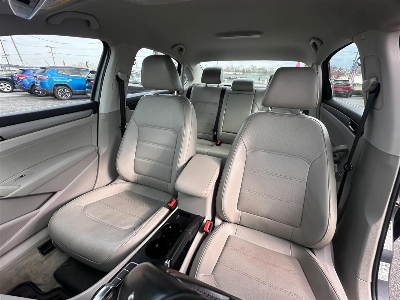 Volkswagen Passat 4dr Sdn 1.8T Auto Wolfsburg Ed PZEV 2014