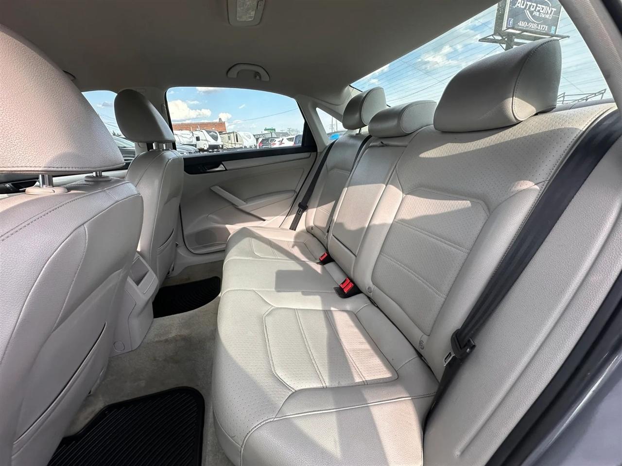 Volkswagen Passat 4dr Sdn 1.8T Auto Wolfsburg Ed PZEV 2014