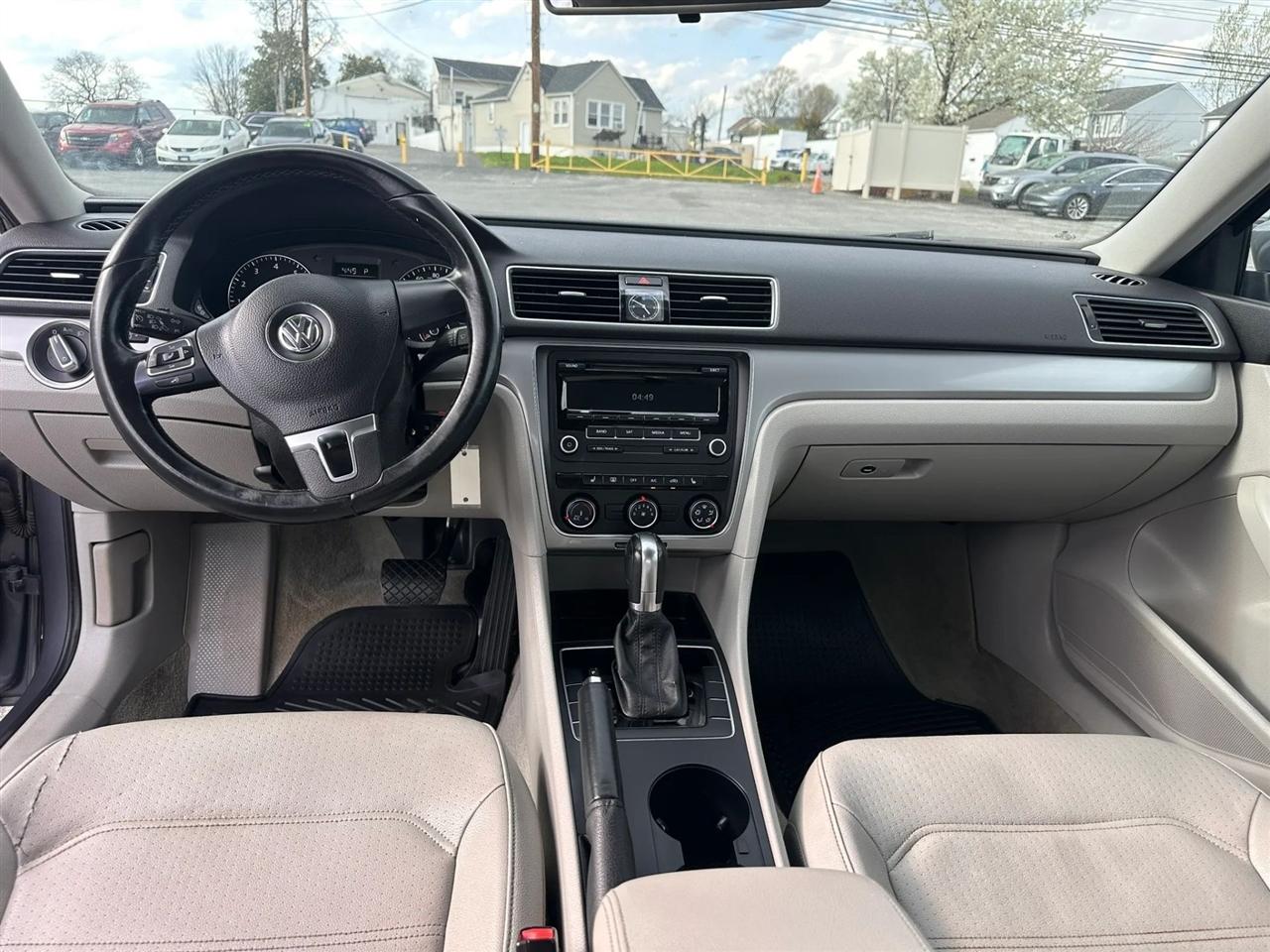 Volkswagen Passat 4dr Sdn 1.8T Auto Wolfsburg Ed PZEV 2014