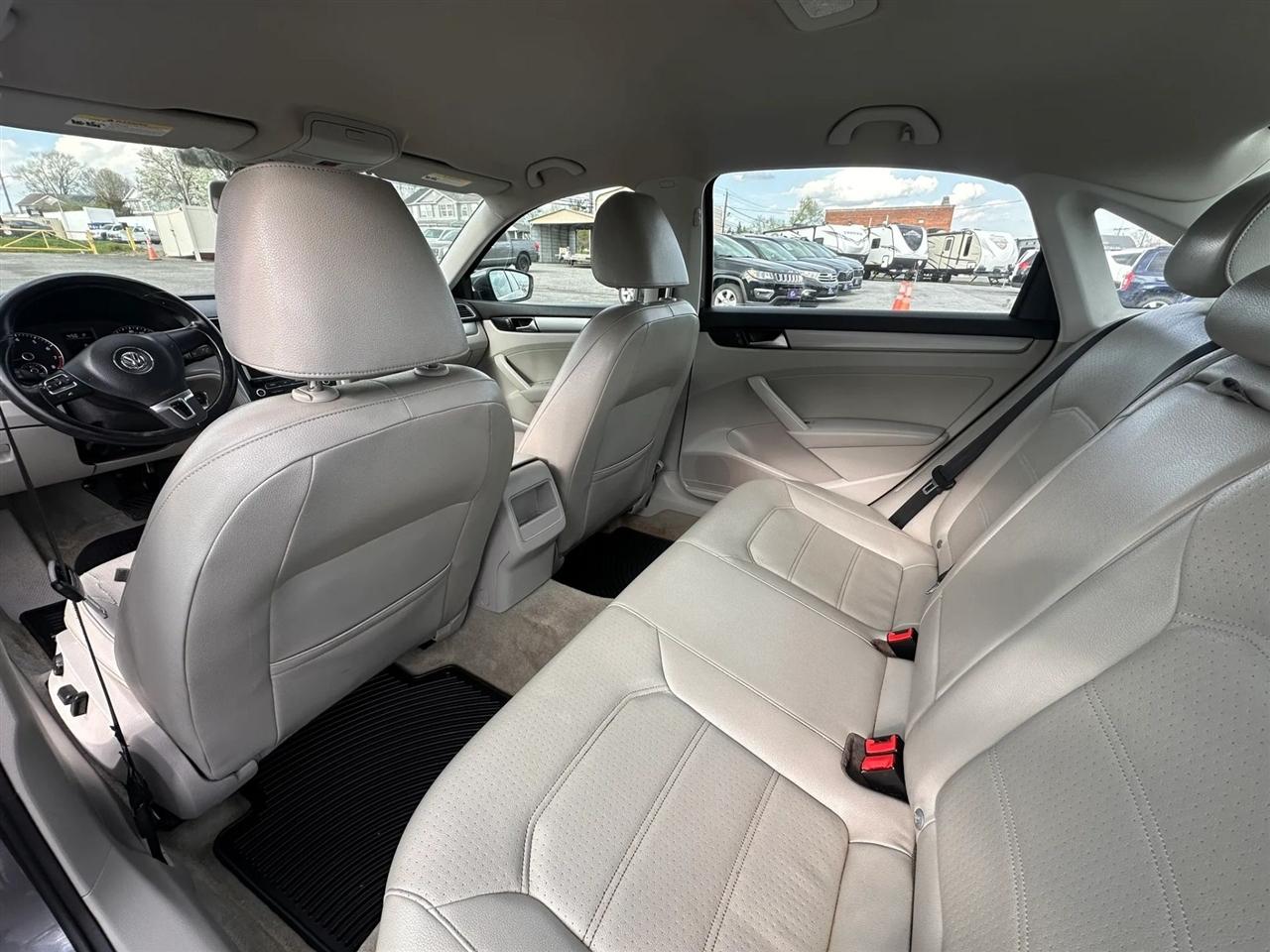 Volkswagen Passat 4dr Sdn 1.8T Auto Wolfsburg Ed PZEV 2014