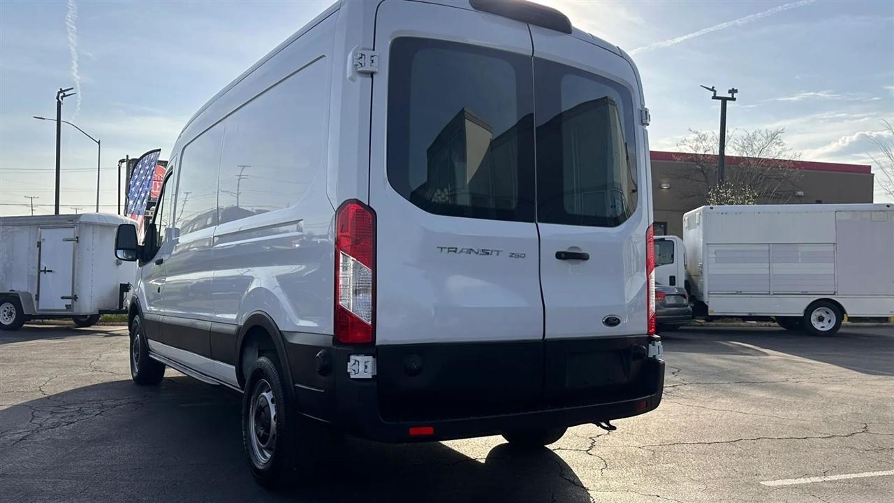 Ford Transit Cargo Van T-250 130" Med Rf 9070 GVWR RWD 2020