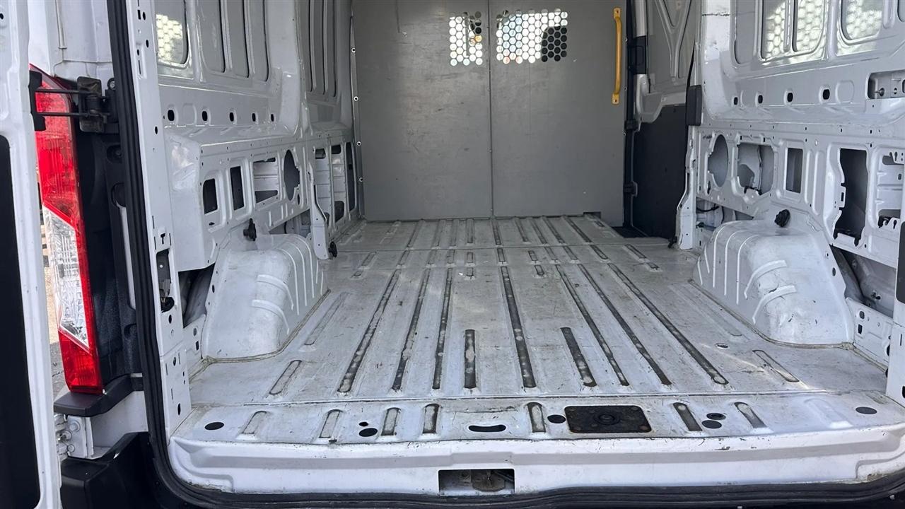 Ford Transit Cargo Van T-250 130" Med Rf 9070 GVWR RWD 2020