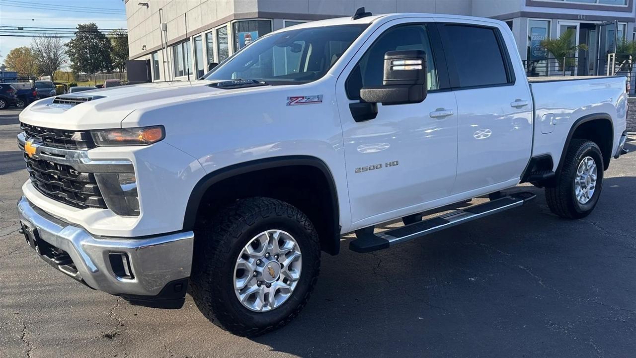 Chevrolet Silverado 2500HD LT Crew Cab Long Box 4WD 2024