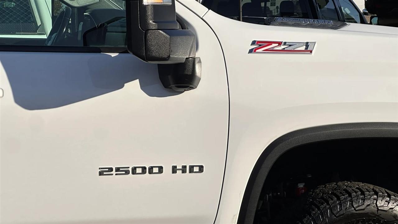 Chevrolet Silverado 2500HD LT Crew Cab Long Box 4WD 2024