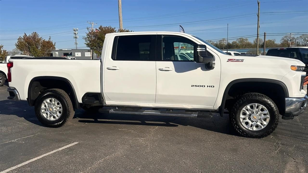 Chevrolet Silverado 2500HD LT Crew Cab Long Box 4WD 2024