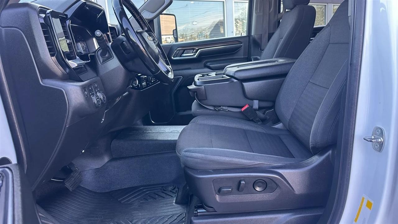 Chevrolet Silverado 2500HD LT Crew Cab Long Box 4WD 2024