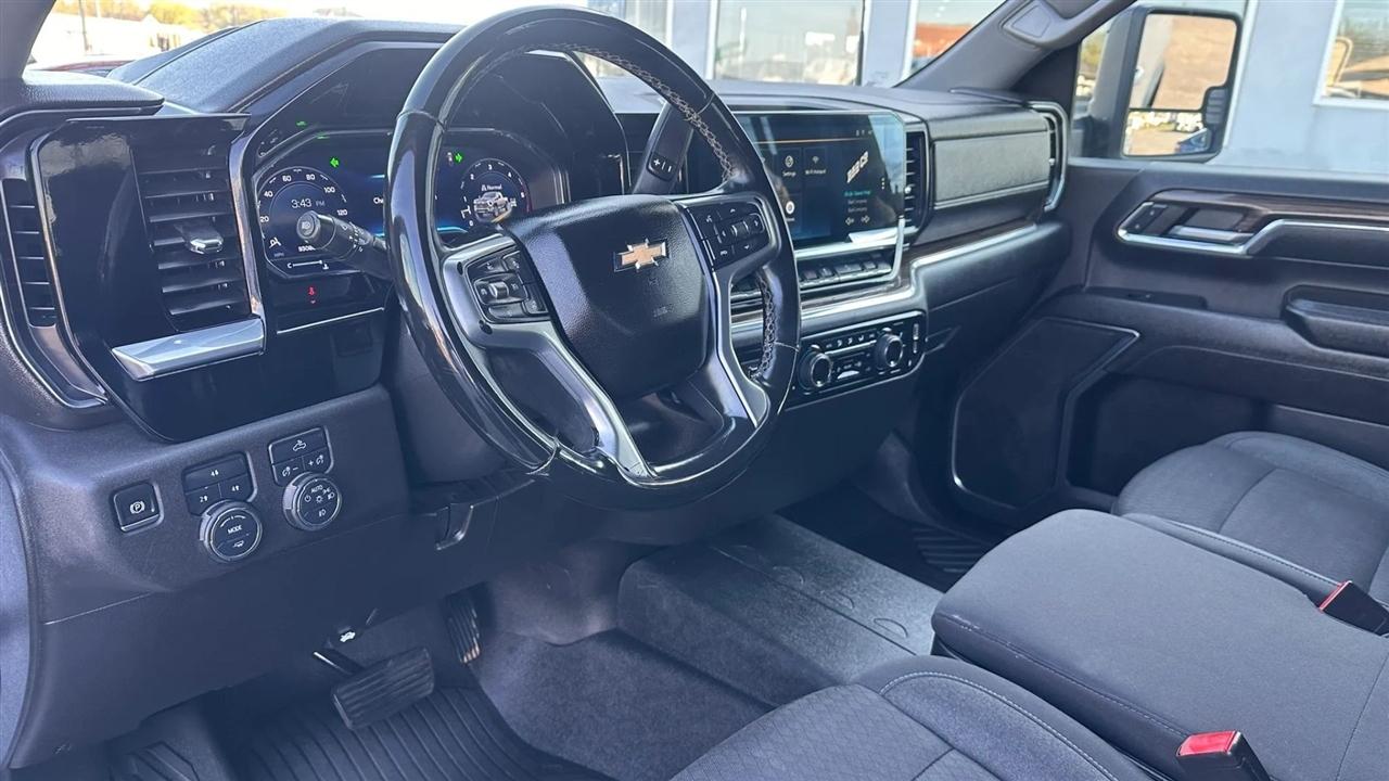 Chevrolet Silverado 2500HD LT Crew Cab Long Box 4WD 2024