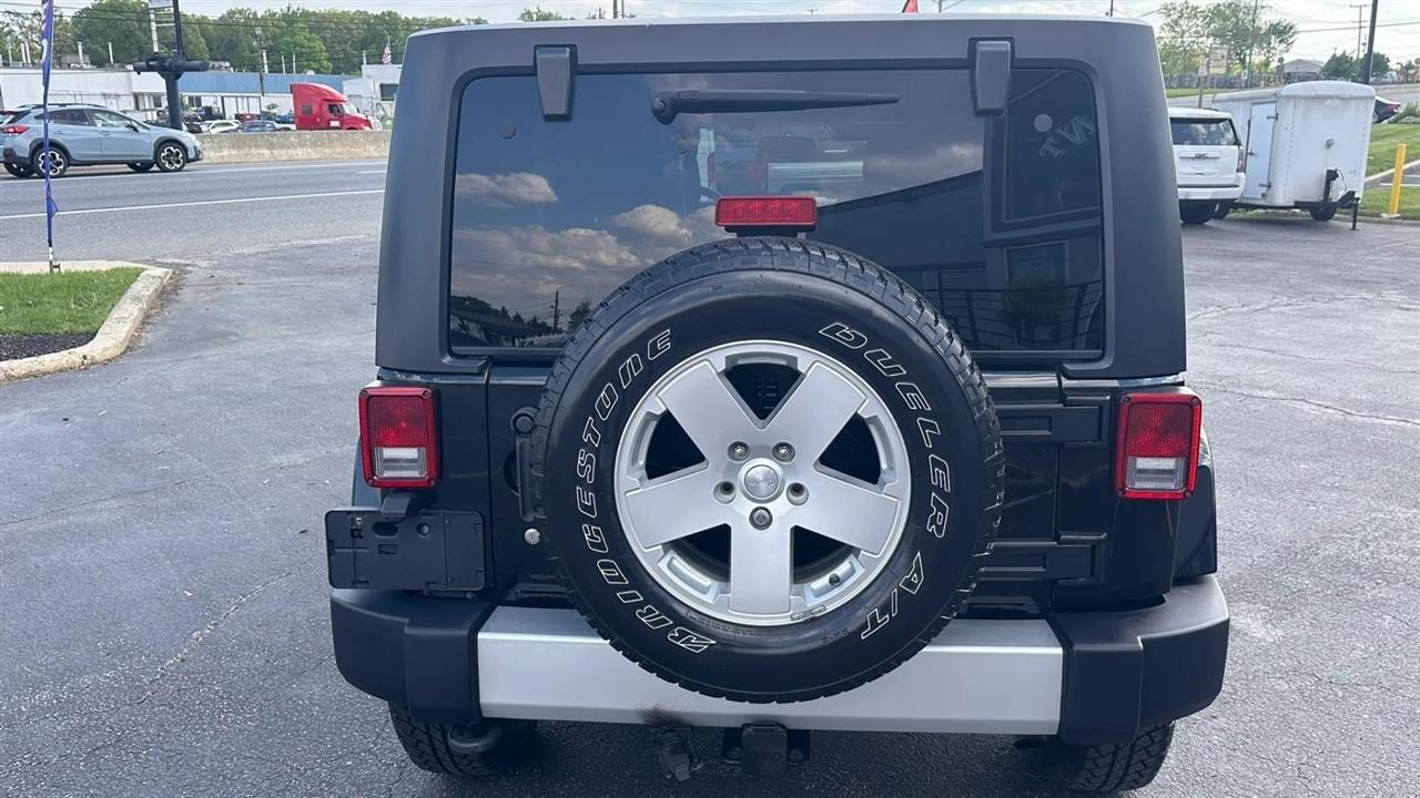 Jeep Wrangler Unlimited Sahara 4WD 2011