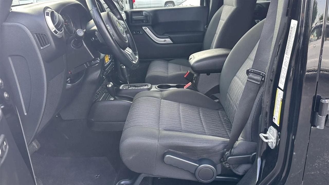 Jeep Wrangler Unlimited Sahara 4WD 2011