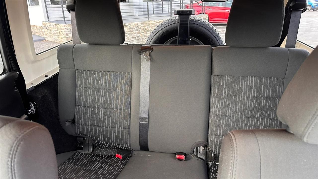 Jeep Wrangler Unlimited Sahara 4WD 2011