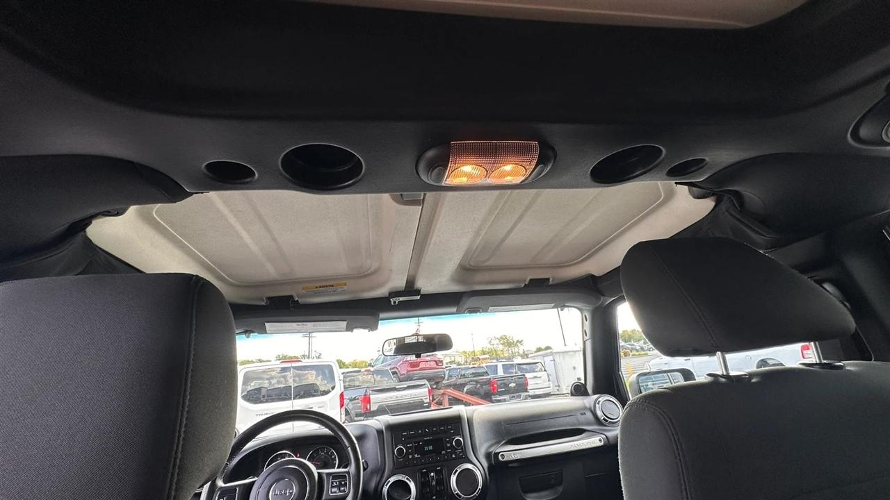 Jeep Wrangler Unlimited Sahara 4WD 2011