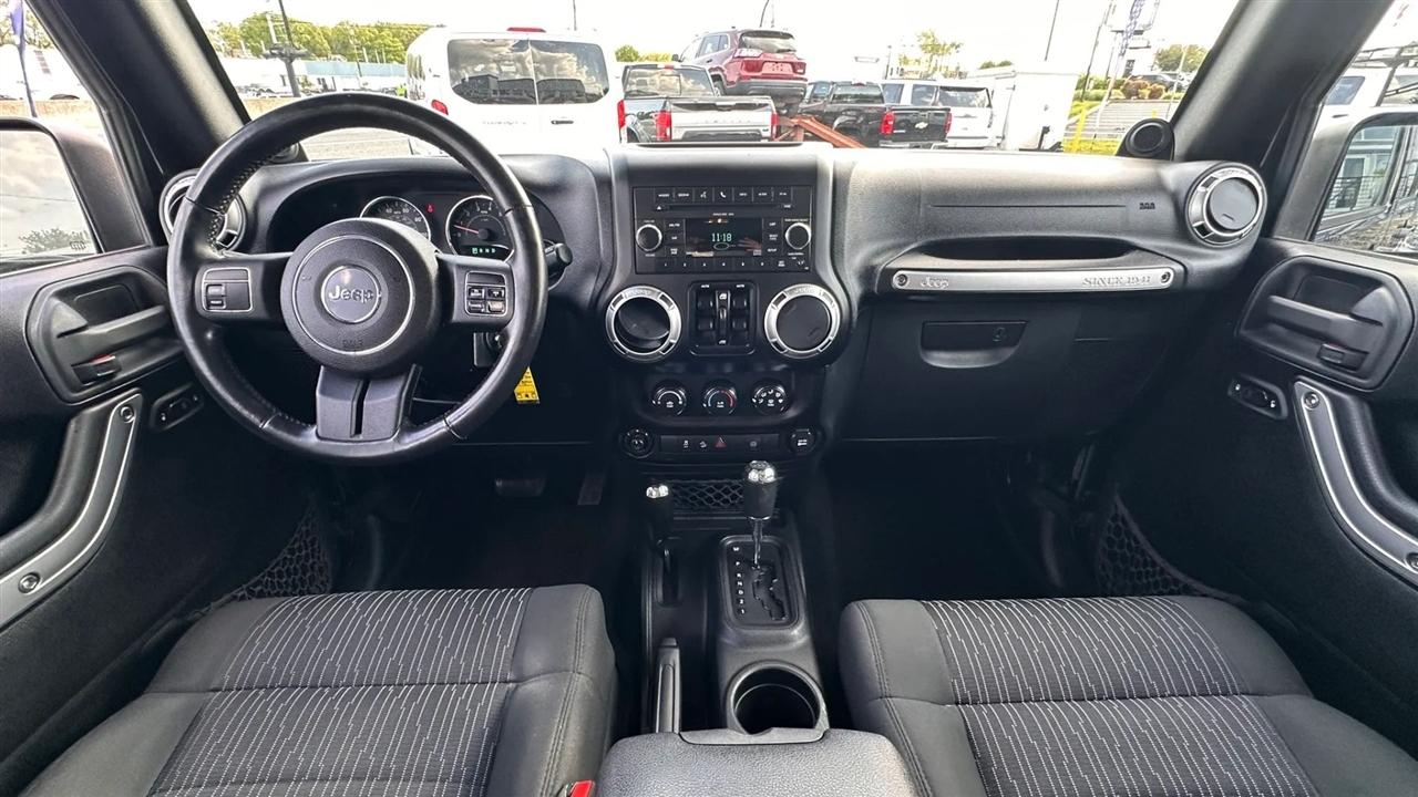 Jeep Wrangler Unlimited Sahara 4WD 2011