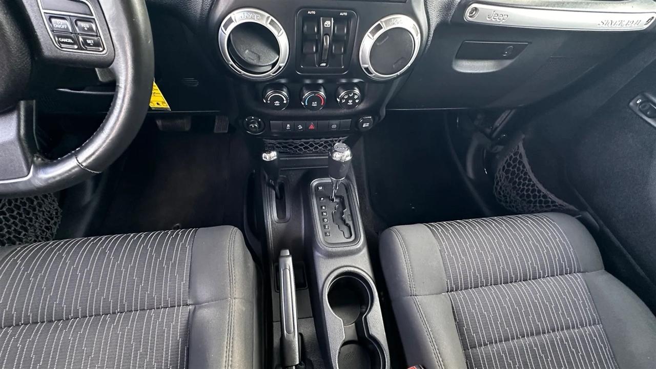 Jeep Wrangler Unlimited Sahara 4WD 2011