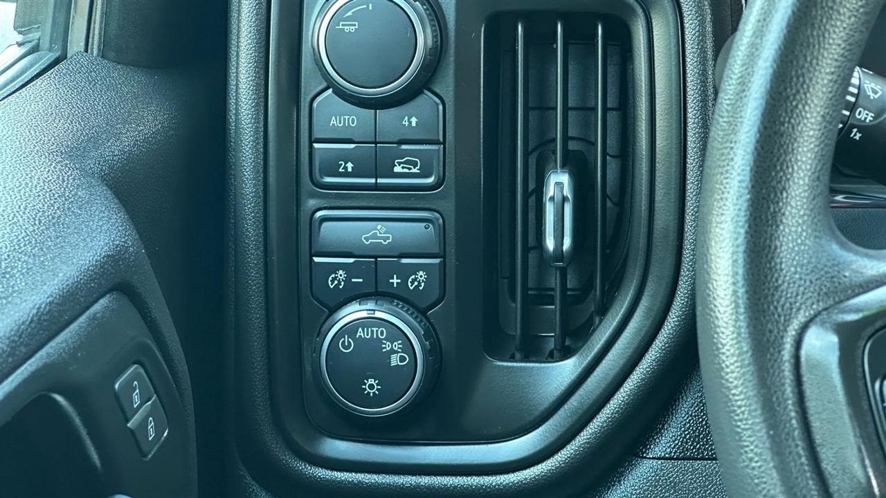 Chevrolet Silverado 1500 Custom Crew Cab Long Box 4WD 2021
