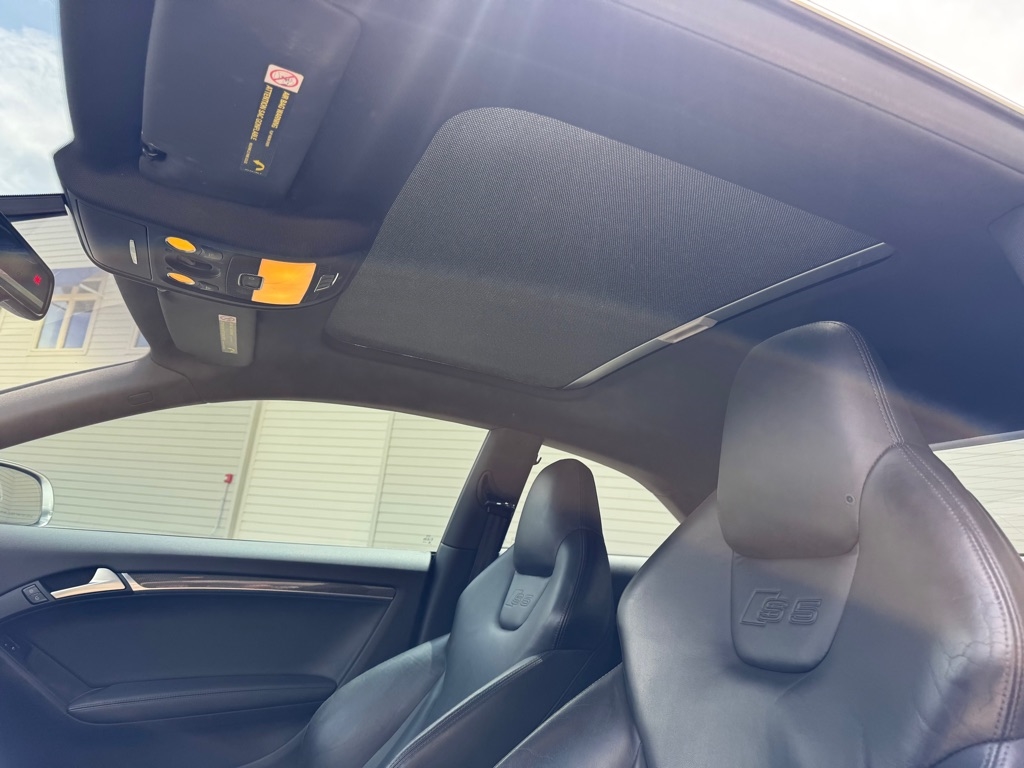 Audi S5 4.2 Coupe quattro Tiptronic 2012 Audi S5 4.2 Coupe quattro Tiptronic 2012