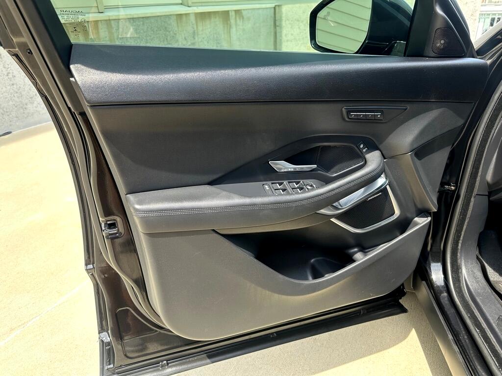 2018 Jaguar E-PACE SE photo 9