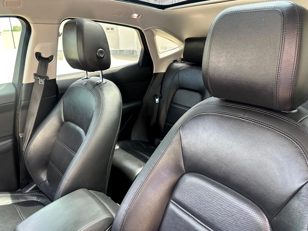 2018 Jaguar E-PACE SE photo 16