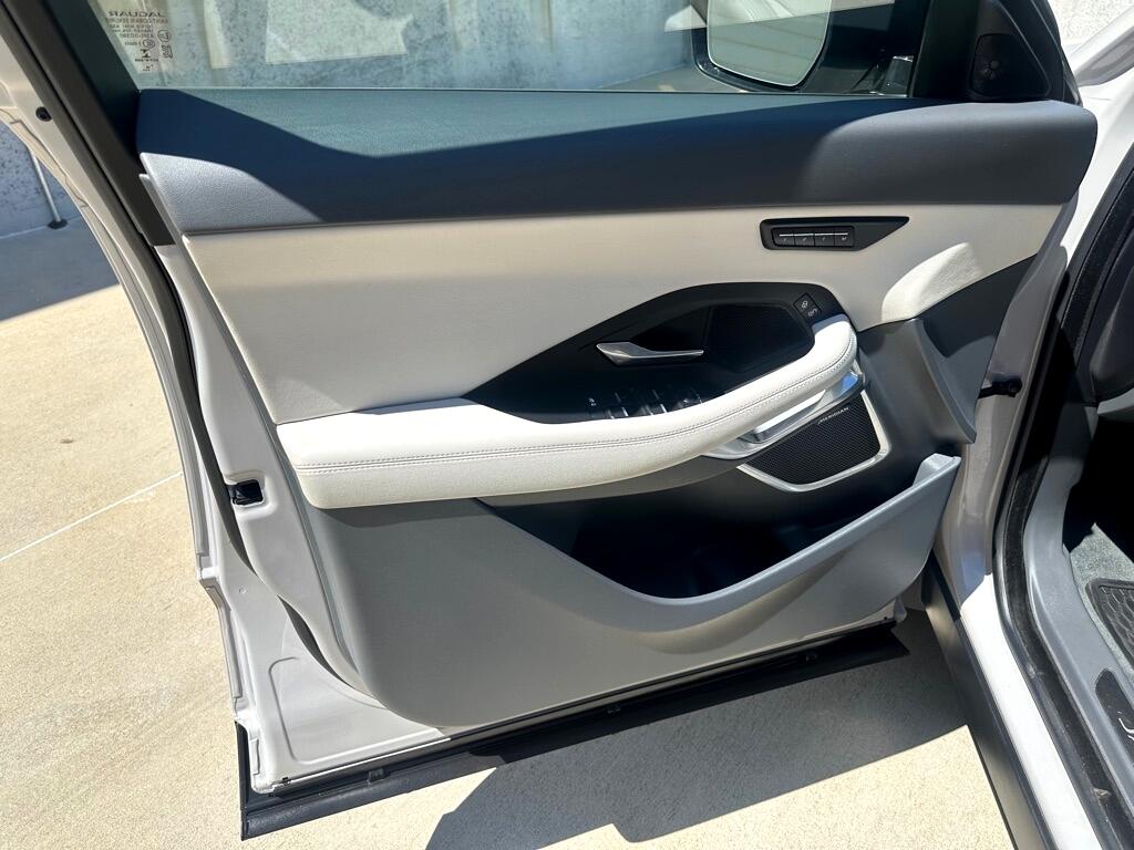 2020 Jaguar E-PACE SE photo 8