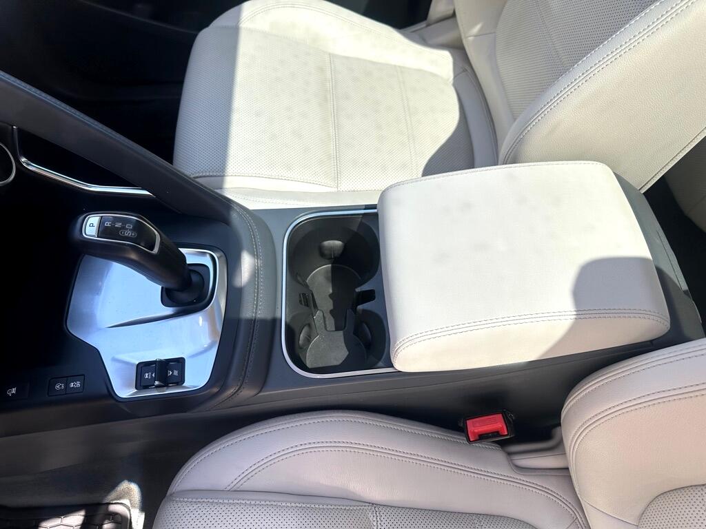 2020 Jaguar E-PACE SE photo 11