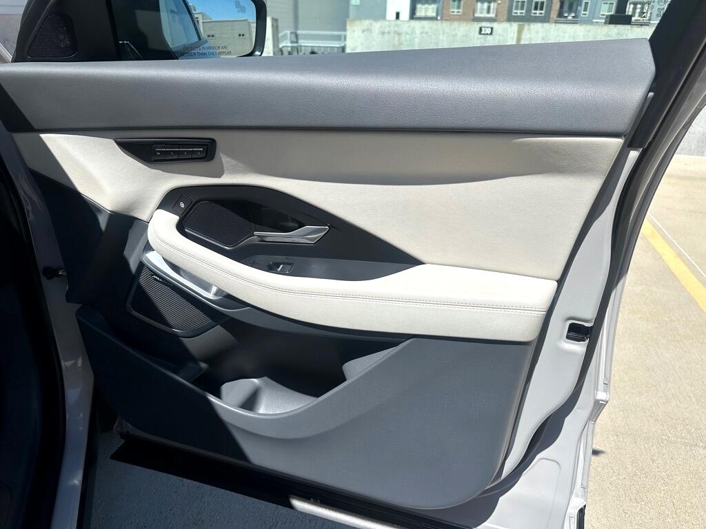 2020 Jaguar E-PACE SE photo 28