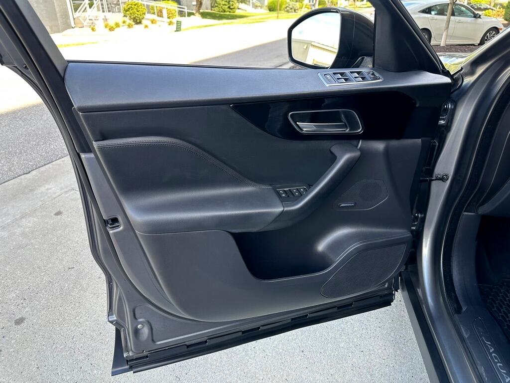 2018 Jaguar F-PACE Premium photo 9