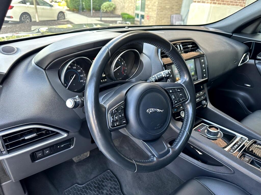 2018 Jaguar F-PACE Premium photo 10