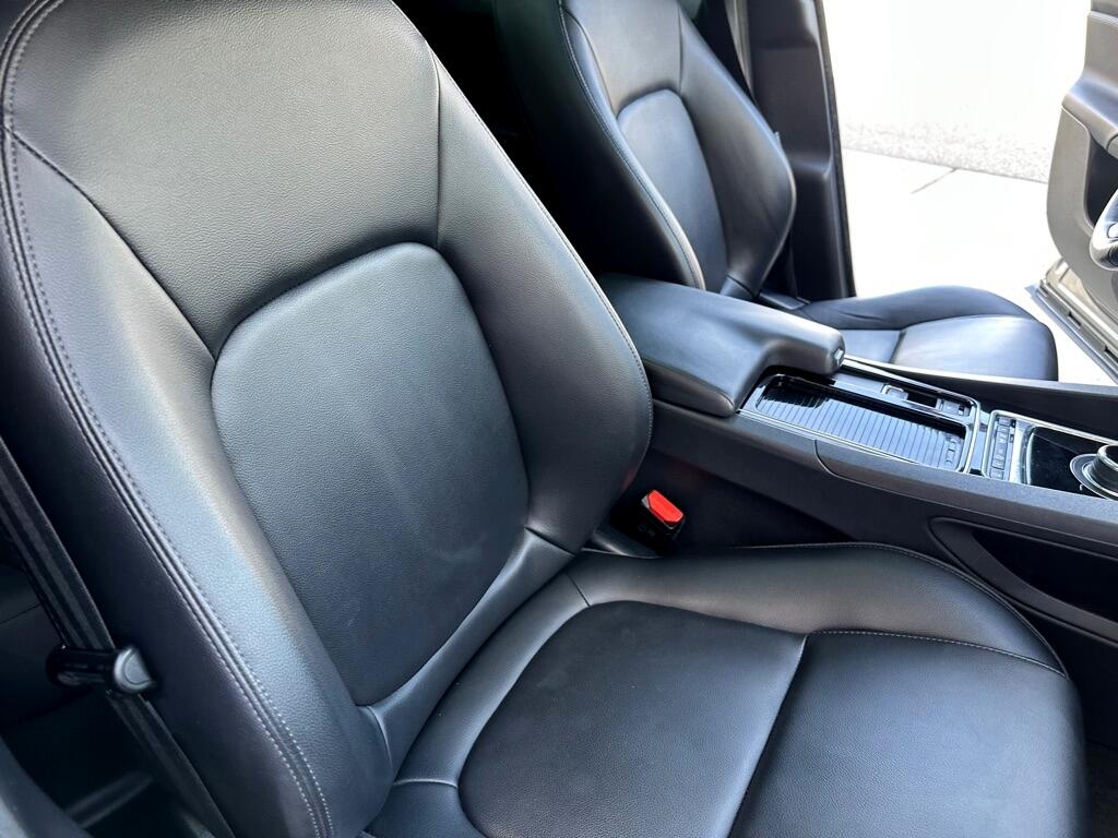 2018 Jaguar F-PACE Premium photo 25