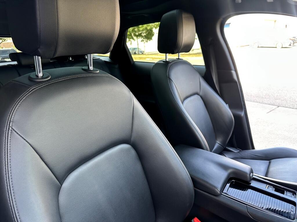 2018 Jaguar F-PACE Premium photo 26